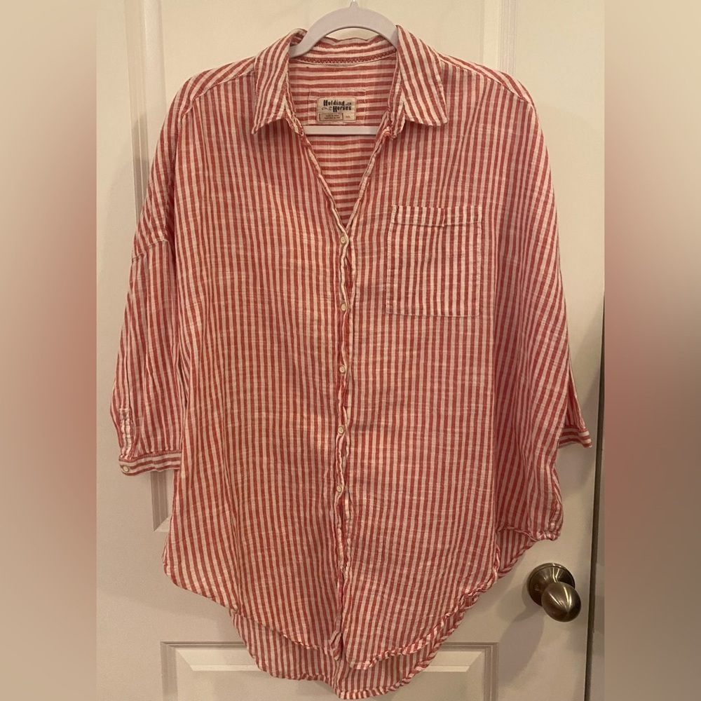 Holding Horses Monroe Button Up Shirt Sz M/L Red/White Pin Stripe 3/4 Sleeves